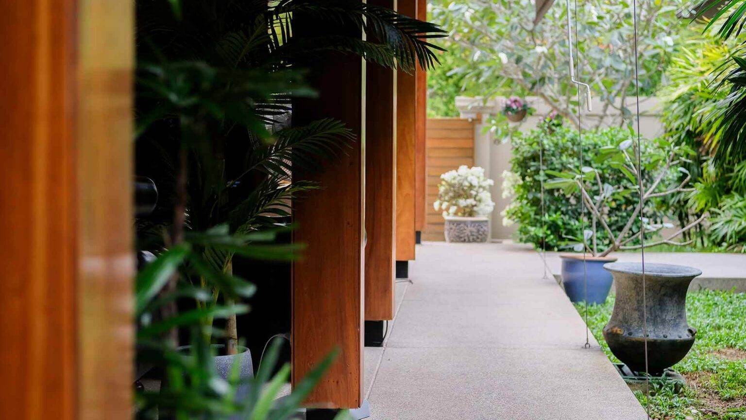 Our rooms - walkway