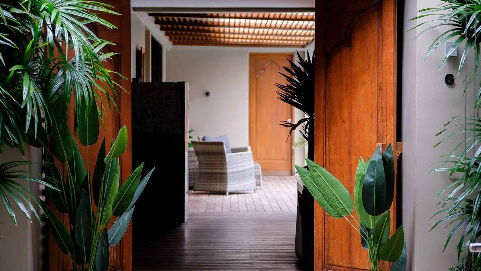 Our rooms - walkway
